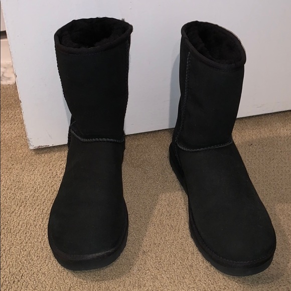 Women’s UGG Classic Short II Black Boots, Size 9 - Picture 1 of 6